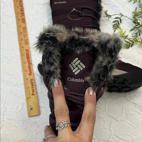 New Burgundy Columbia Winter Boots - Picture 7 of 9